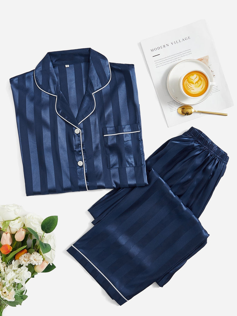 Conjunto de pijama de cetim com acabamento em contraste