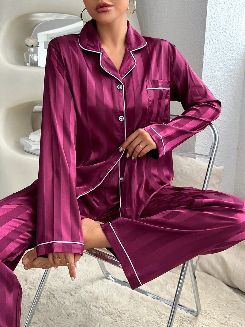 Conjunto de pijama de cetim com acabamento em contraste