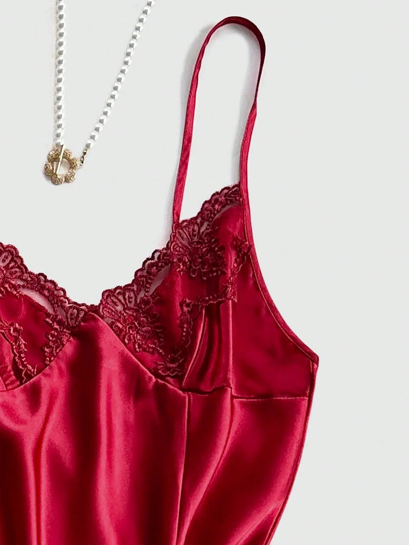 4 peças: Camisola de seda falsa bordada com decote em V + Top e Shorts + Roupão