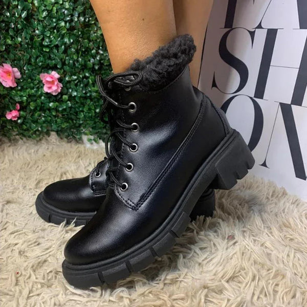Bota Forrado em Lã Salto Médio Tratorado com Pelinho