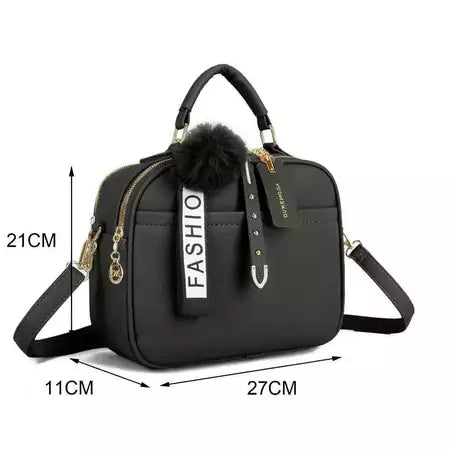 Bolsa Feminina Com Chaveiro Pompom